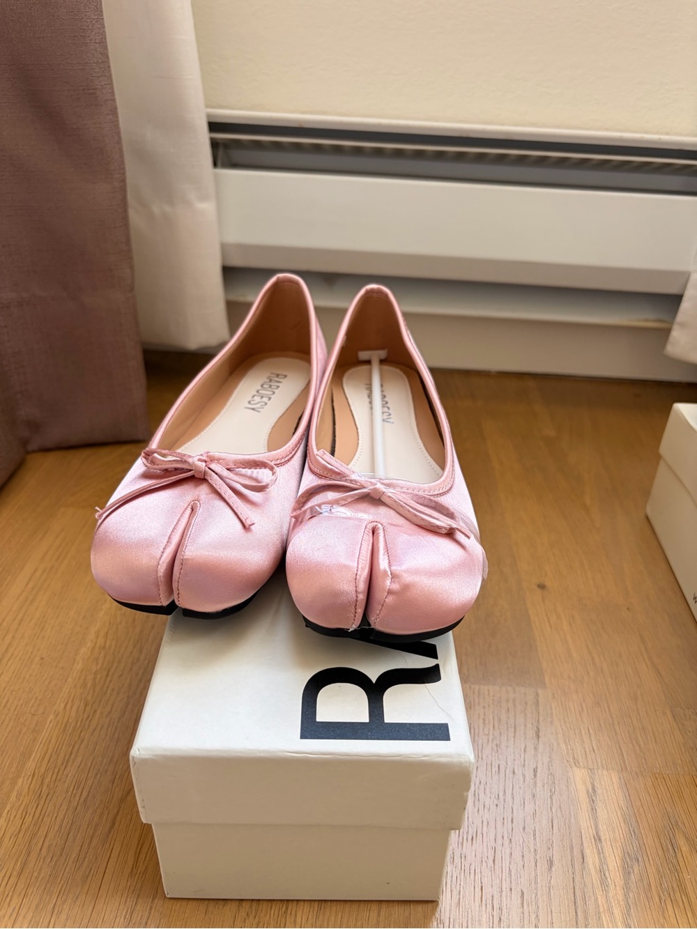 Tabi Satin Ballet Flats in Pink